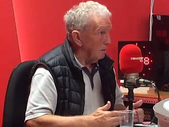 John Giles advises Troy Deeney...
